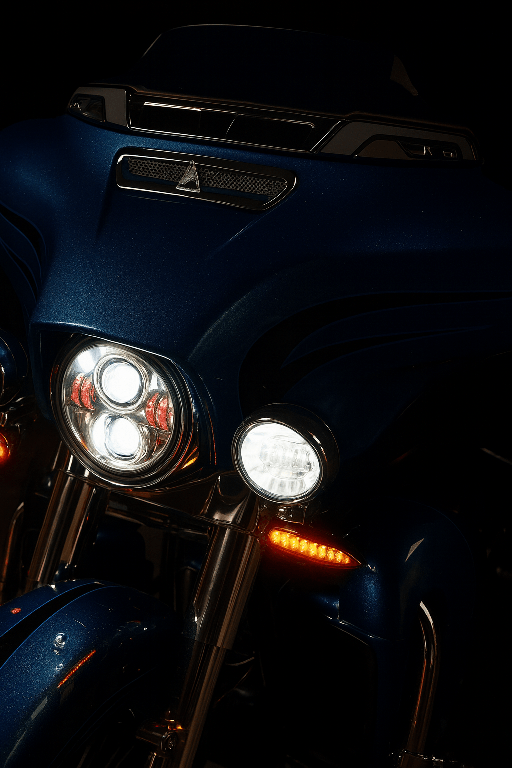 Eagle Lights HALOS LED Windshield Trim with White Running Lights & Amber Turn Signals for Harley-Davidson® Batwing Fairings, 2014 - Current Street Glide & Electra Glide models